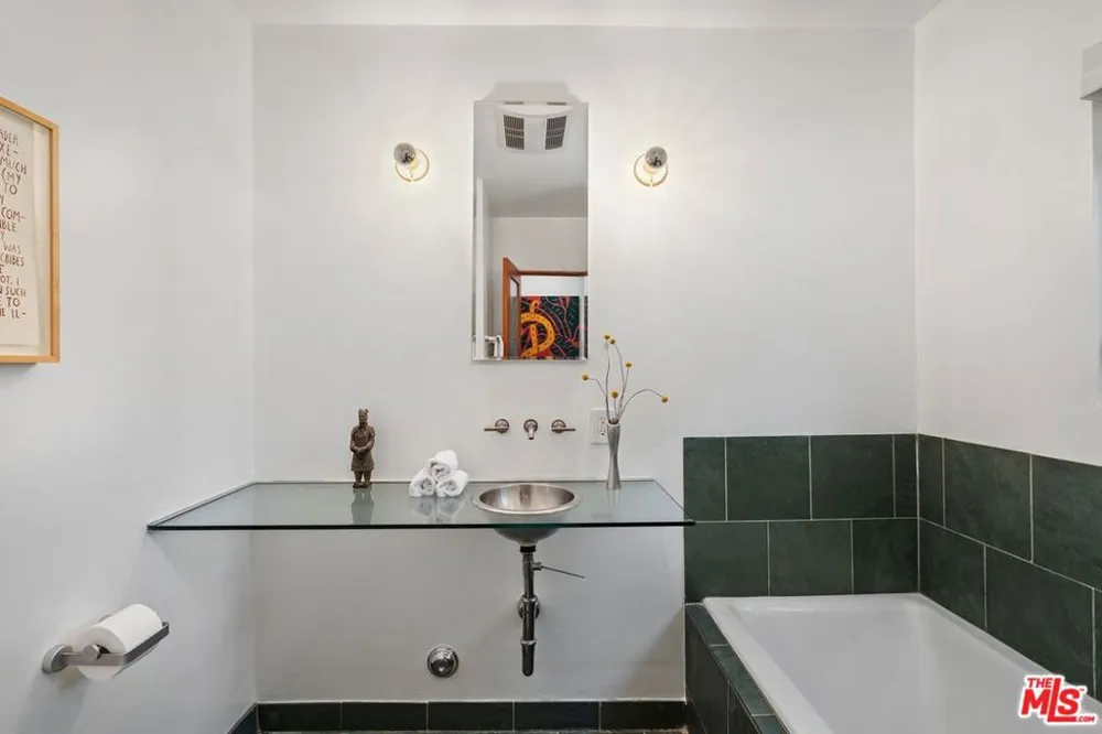 2338 Lyric Avenue Los Angeles, CA 90027