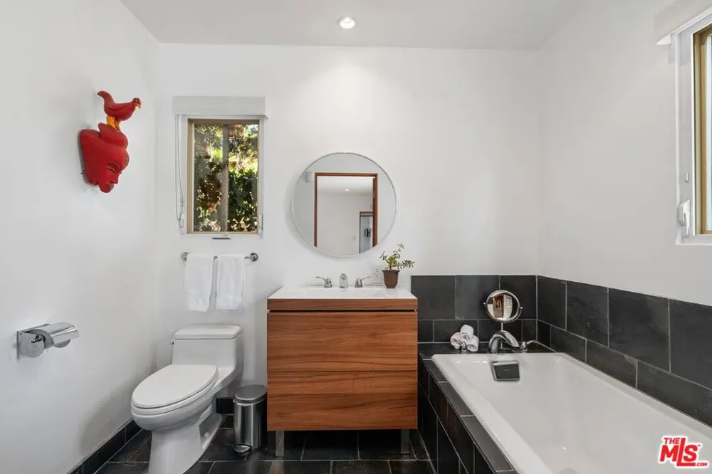 2338 Lyric Avenue Los Angeles, CA 90027