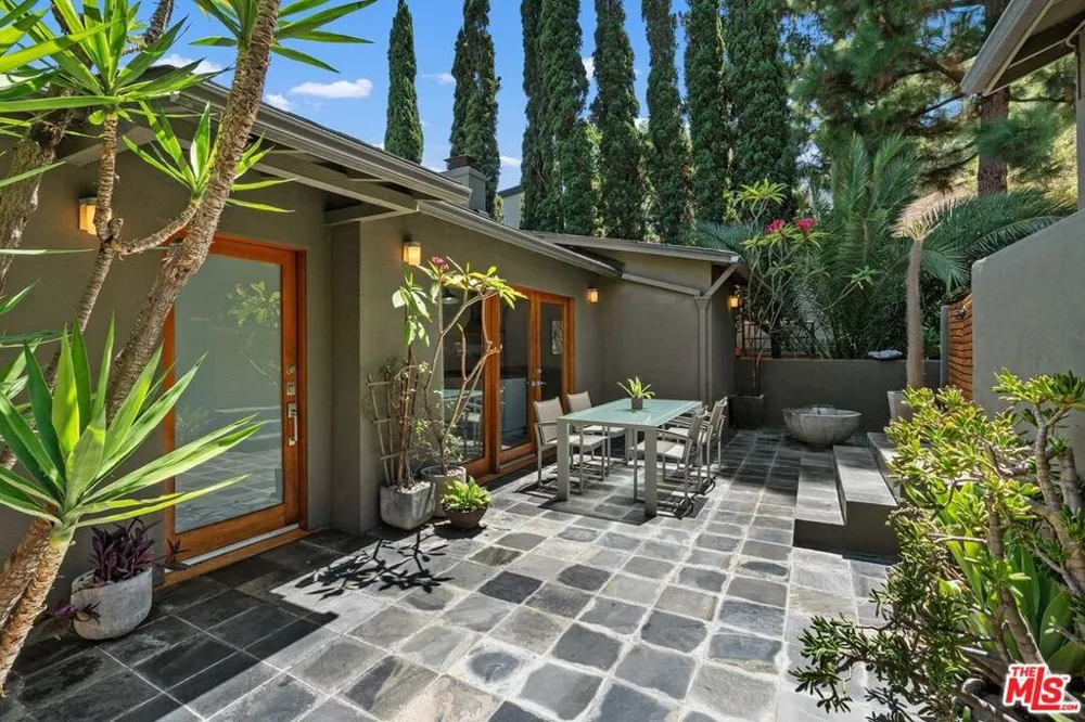 2338 Lyric Avenue Los Angeles, CA 90027