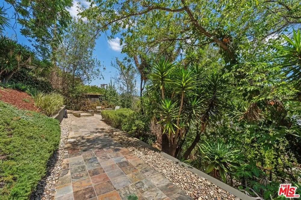 2338 Lyric Avenue Los Angeles, CA 90027