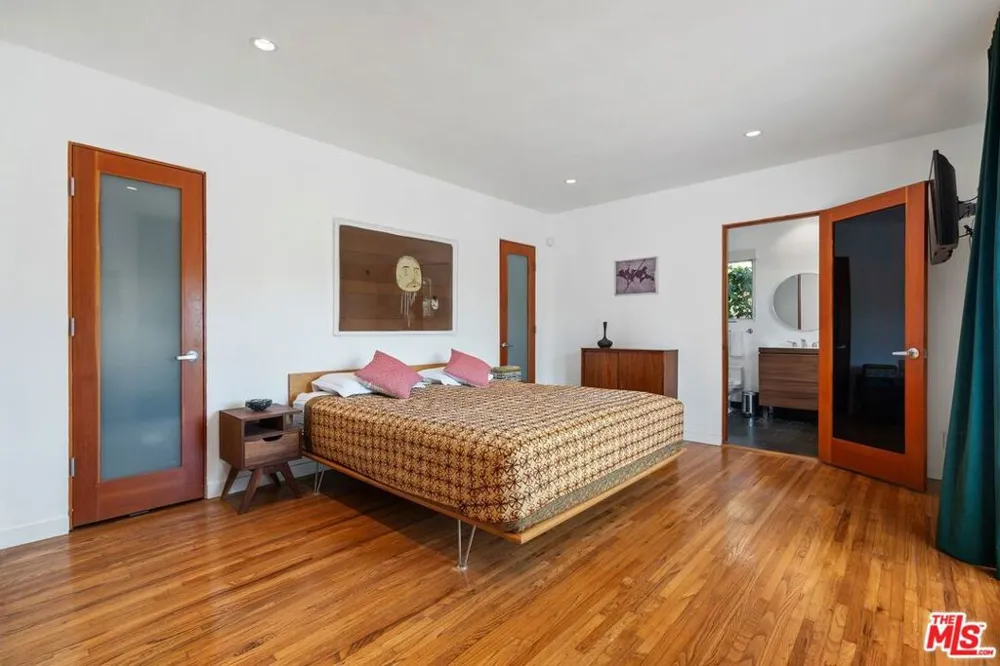 2338 Lyric Avenue Los Angeles, CA 90027