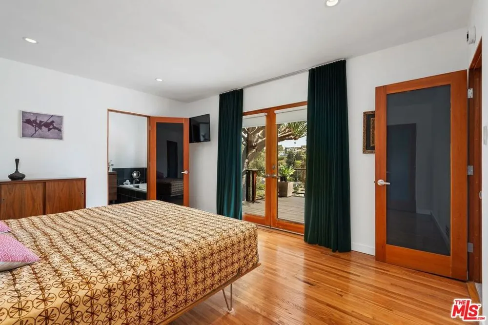 2338 Lyric Avenue Los Angeles, CA 90027
