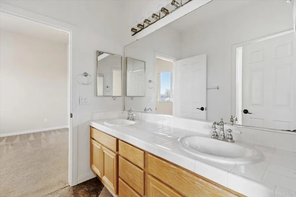 3219 Hidden Estate Lane Escondido, CA 92027