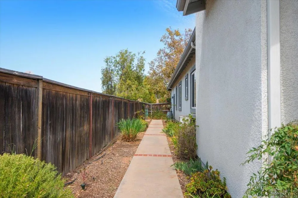 3219 Hidden Estate Lane Escondido, CA 92027