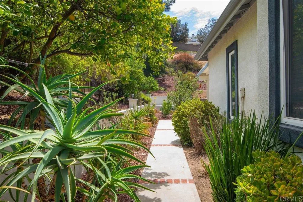 3219 Hidden Estate Lane Escondido, CA 92027