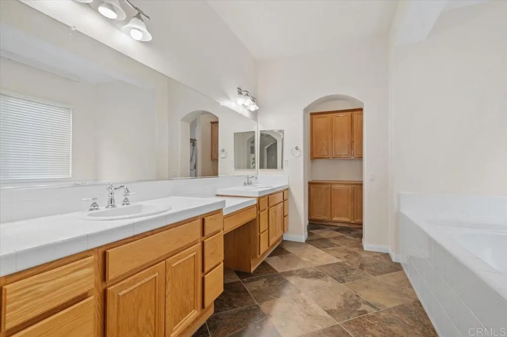 3219 Hidden Estate Lane Escondido, CA 92027