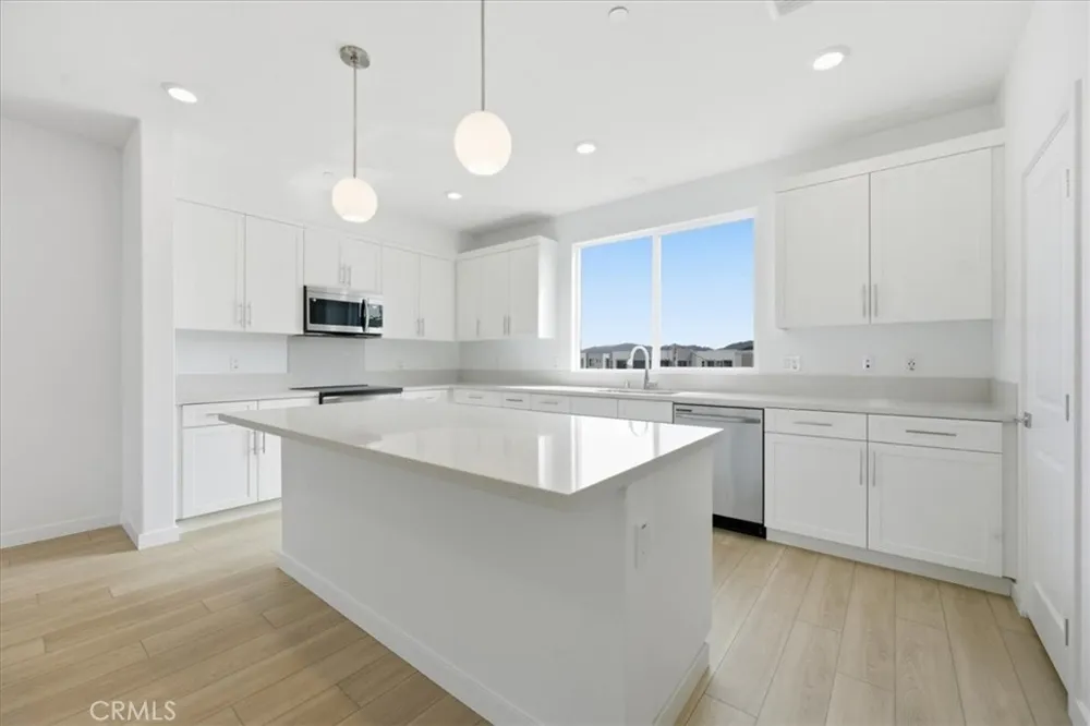 27326 Seven Oaks Lane Valencia, CA 91381
