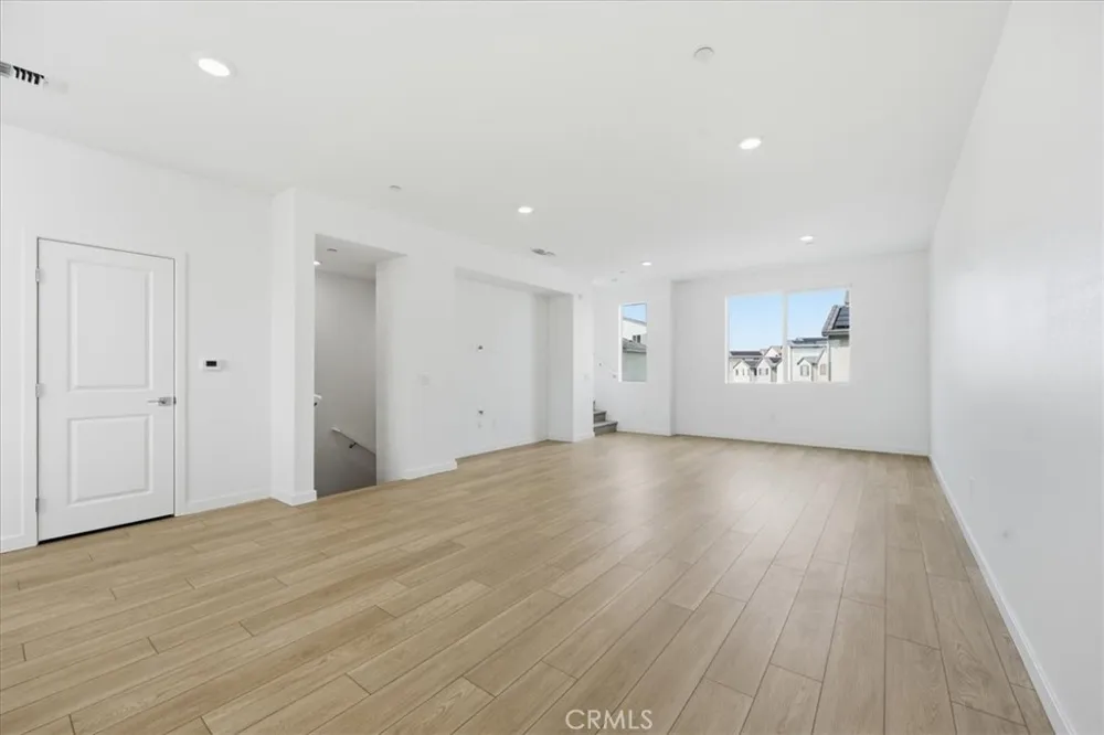 27326 Seven Oaks Lane Valencia, CA 91381