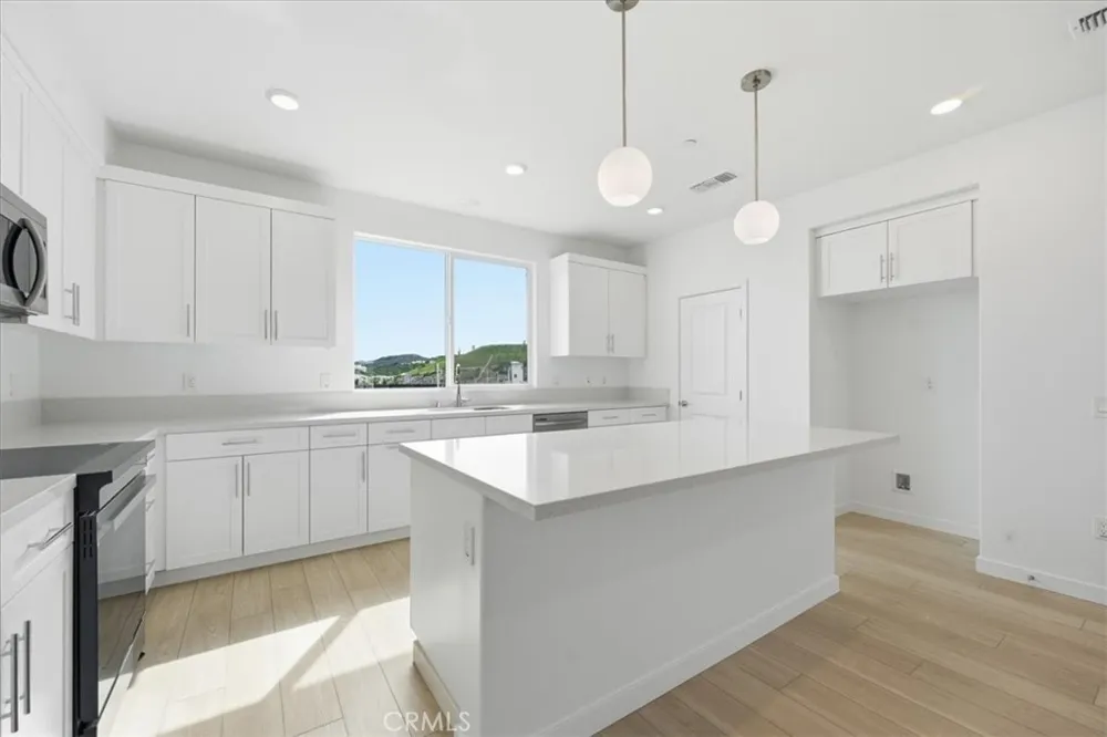27326 Seven Oaks Lane Valencia, CA 91381