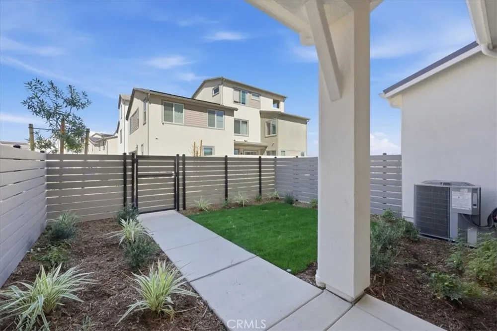 27326 Seven Oaks Lane Valencia, CA 91381