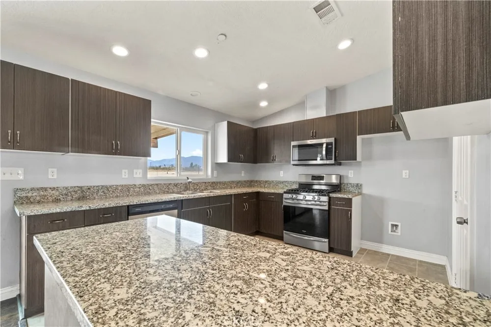 7755 7th Street Phelan, CA 92371