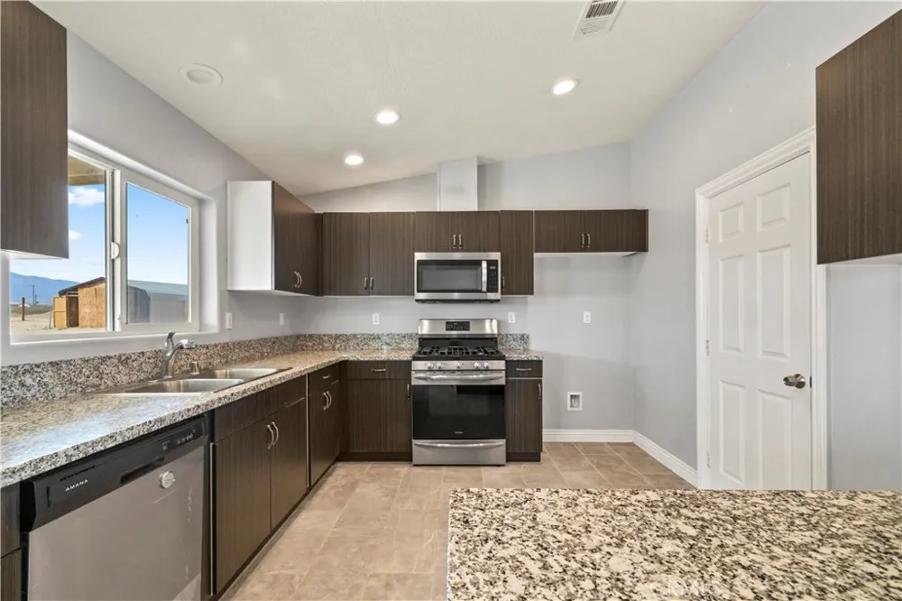 7755 7th Street Phelan, CA 92371