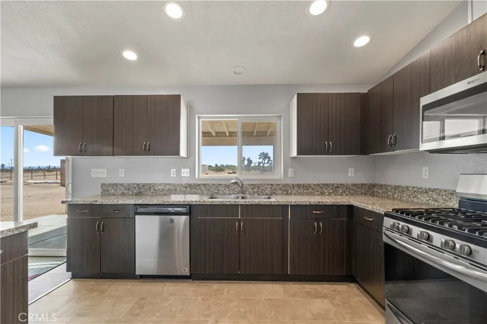 7755 7th Street Phelan, CA 92371