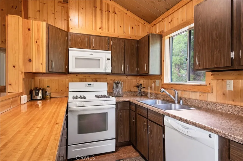 39038 Bayview Lane Big Bear Lake, CA 92315