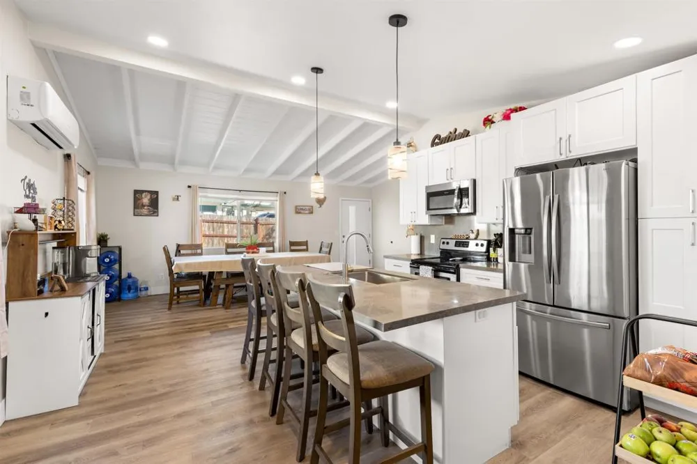 10292 Canyon Dr. Escondido, CA 92026