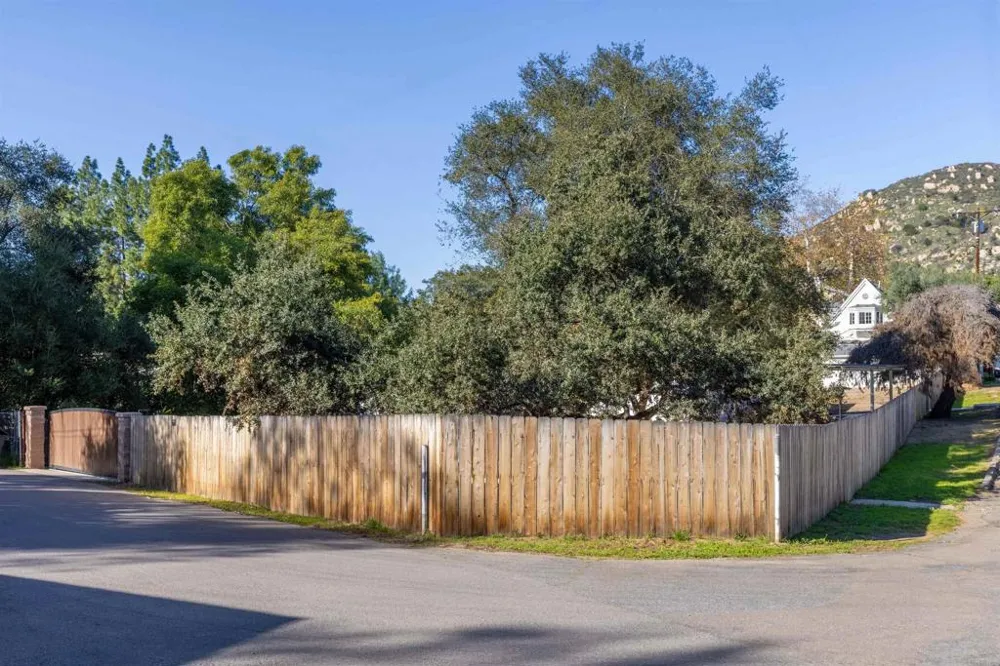 10292 Canyon Dr. Escondido, CA 92026