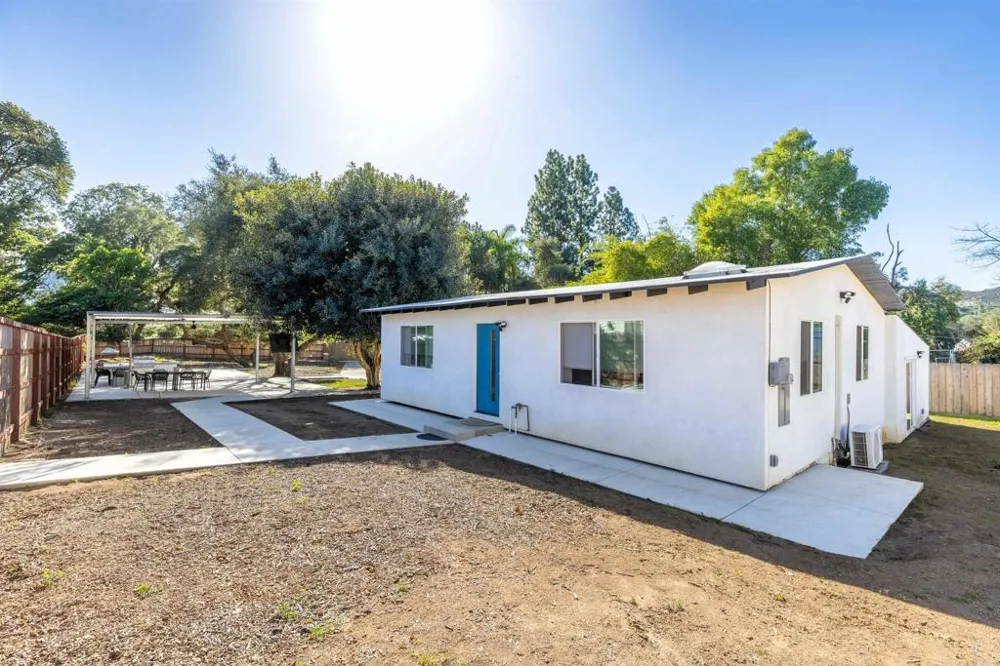 10292 Canyon Dr. Escondido, CA 92026