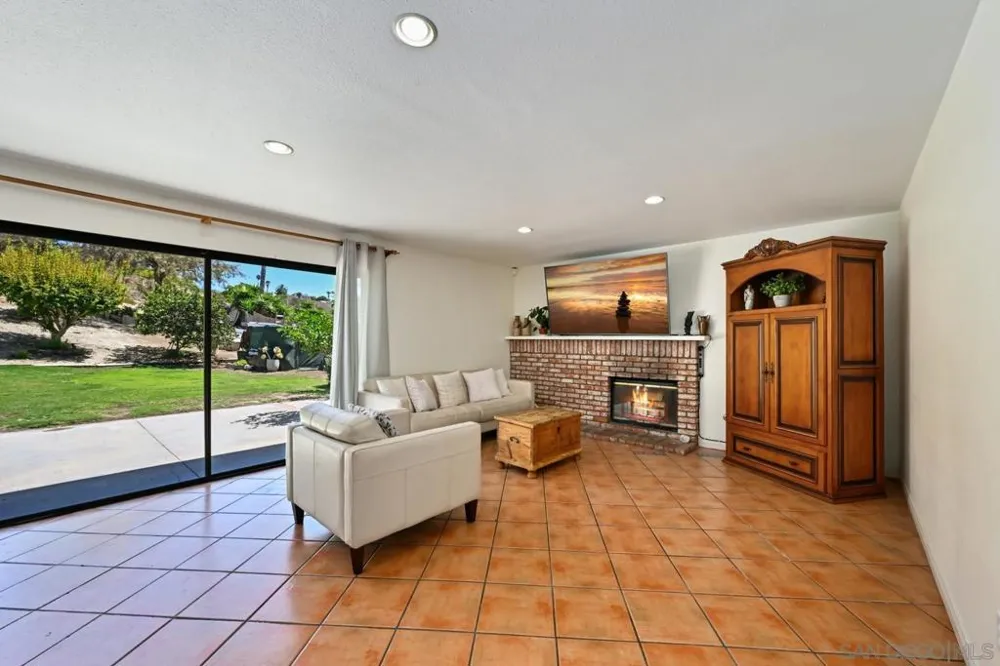 2884 Brandeis Dr. Oceanside, CA 92056