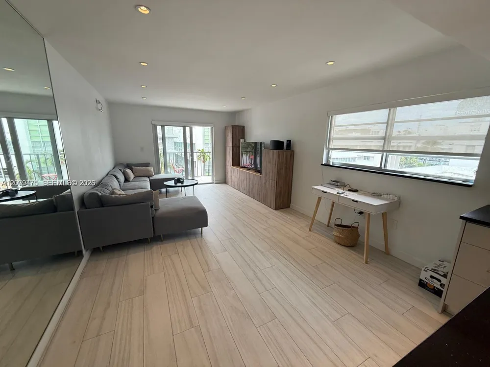 1150 Collins Ave #406 Miami Beach, FL 33139