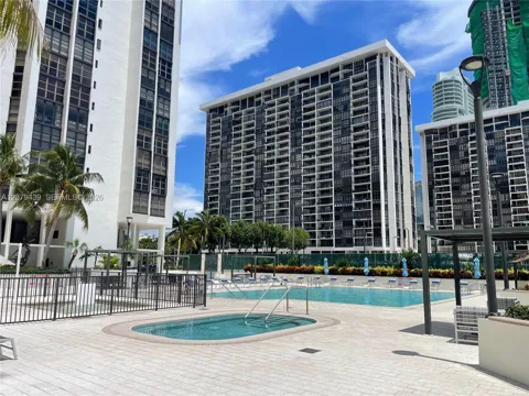 1901 Brickell Ave #B506