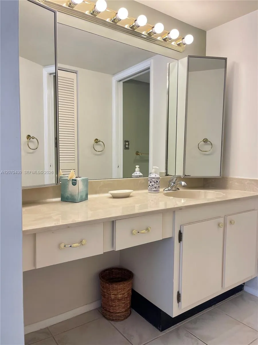1901 Brickell Ave #B506 Miami, FL 33129