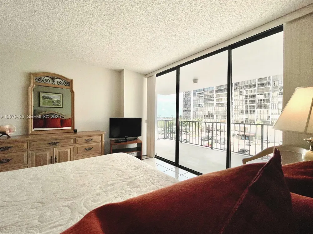 1901 Brickell Ave #B506 Miami, FL 33129