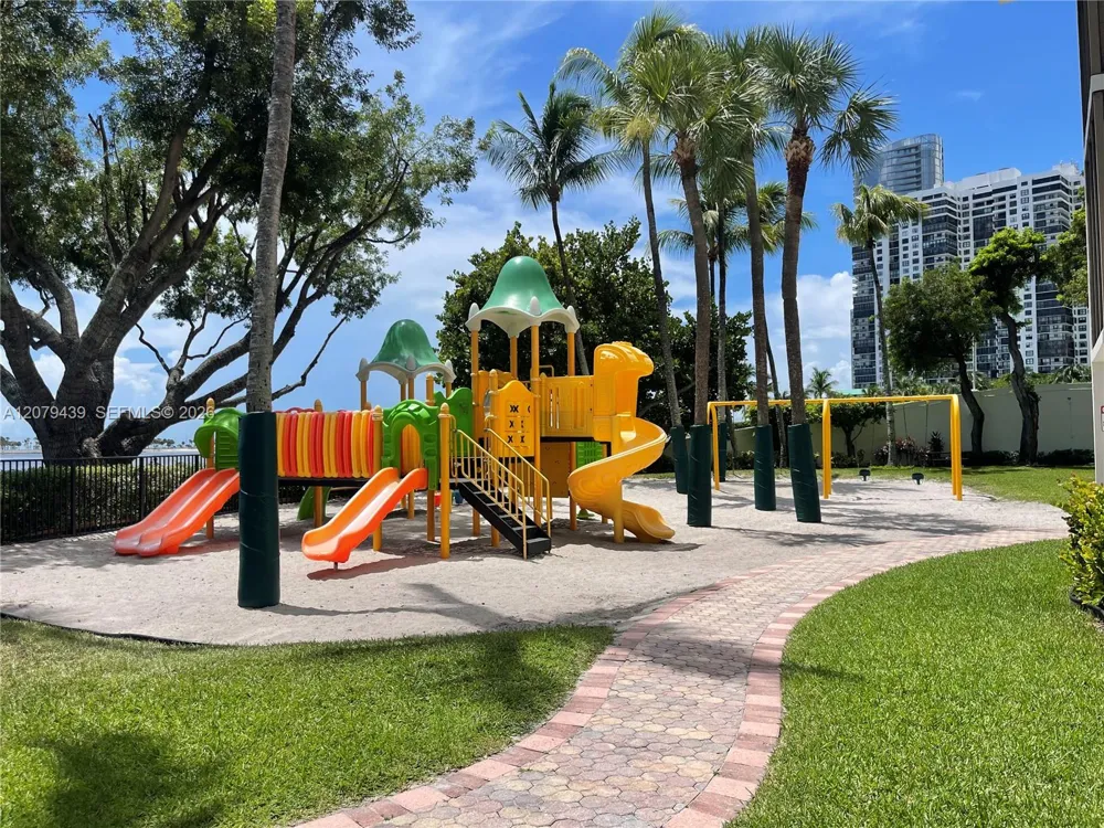1901 Brickell Ave #B506 Miami, FL 33129