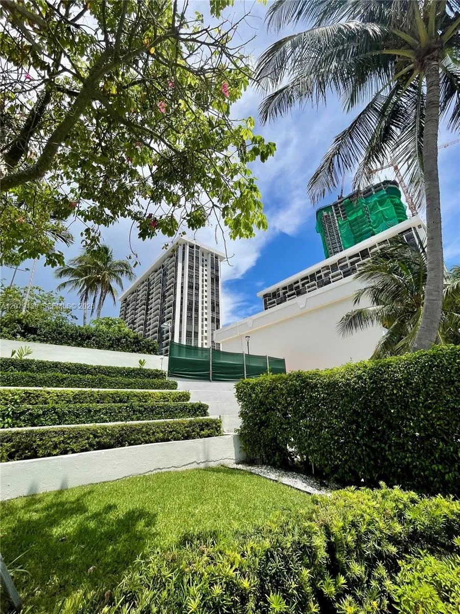 1901 Brickell Ave #B506 Miami, FL 33129
