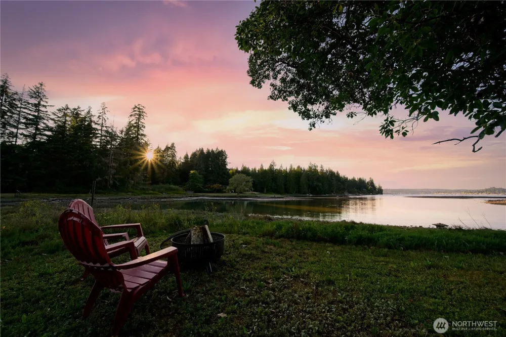 15449 Virginia Point Road NE Poulsbo, WA 98370
