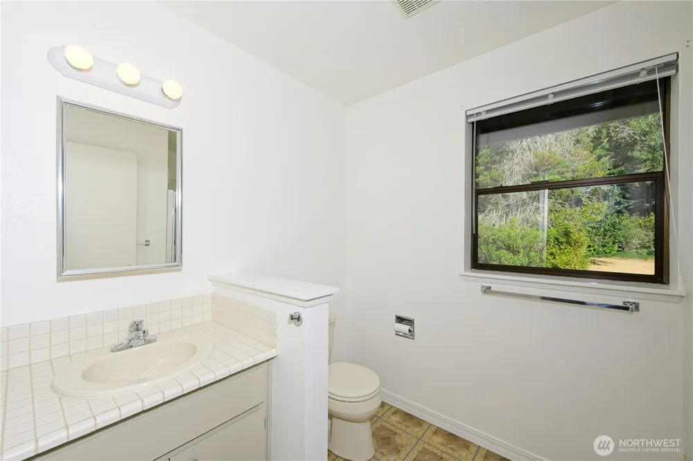 15449 Virginia Point Road NE Poulsbo, WA 98370