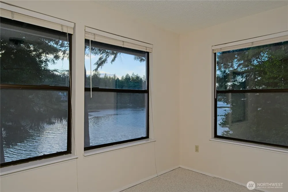 15449 Virginia Point Road NE Poulsbo, WA 98370