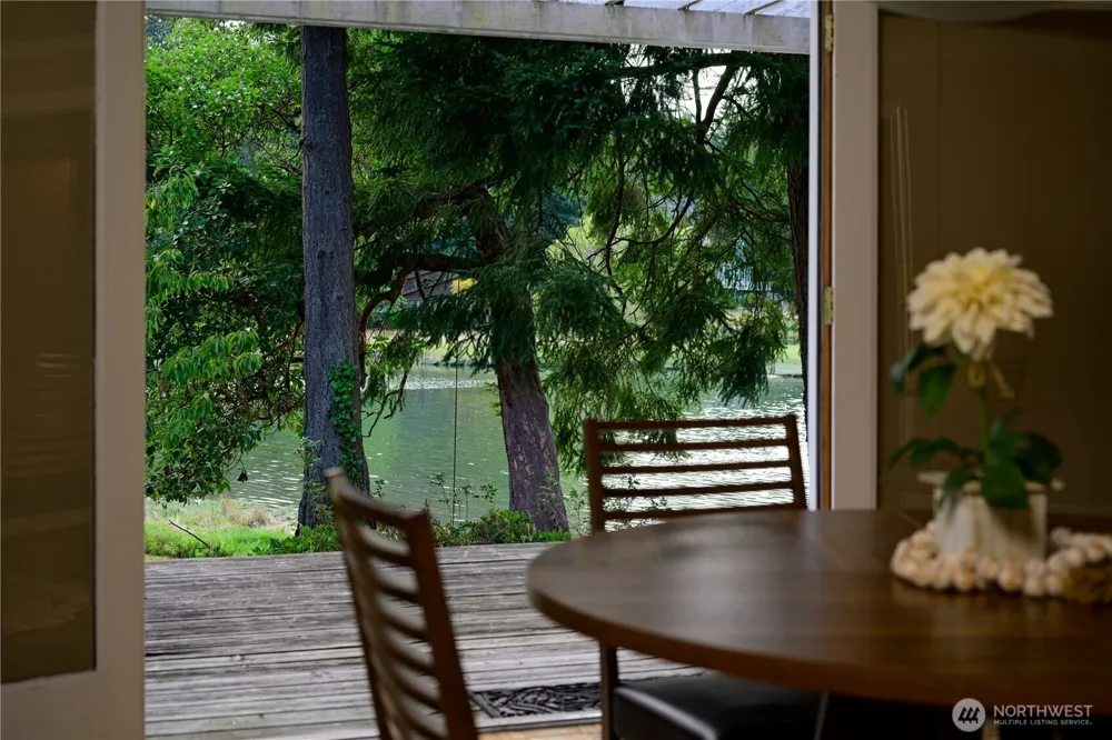 15449 Virginia Point Road NE Poulsbo, WA 98370