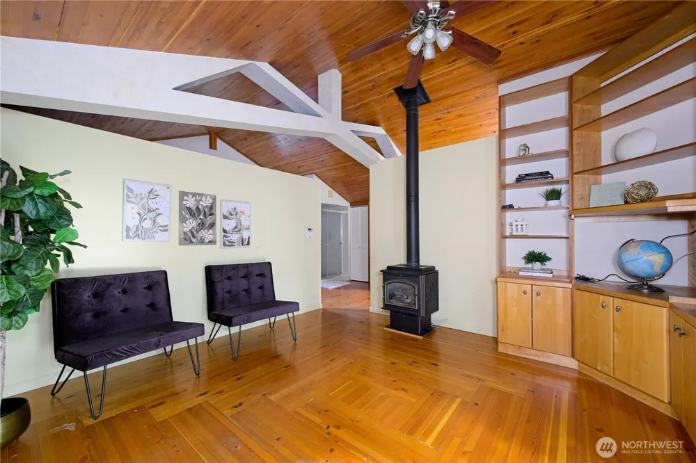 15449 Virginia Point Road NE Poulsbo, WA 98370