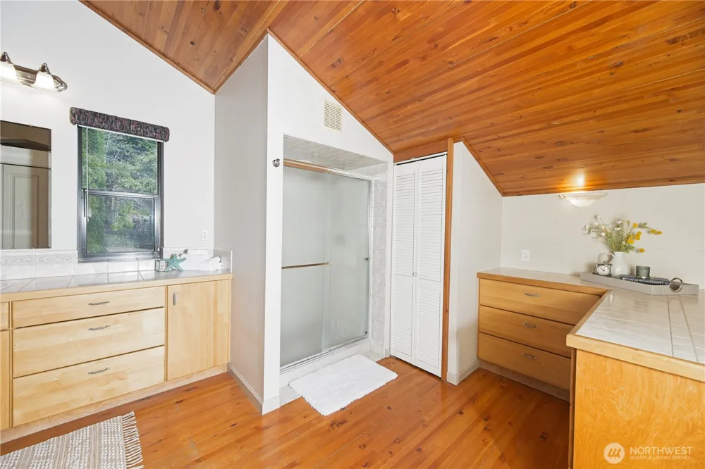 15449 Virginia Point Road NE Poulsbo, WA 98370