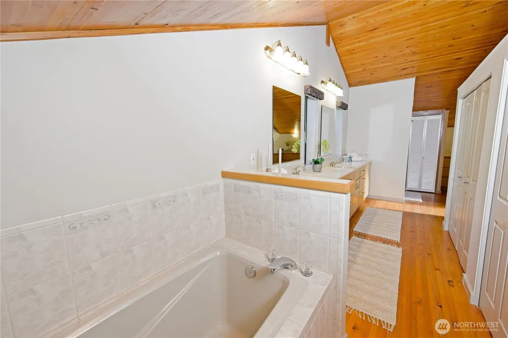 15449 Virginia Point Road NE Poulsbo, WA 98370