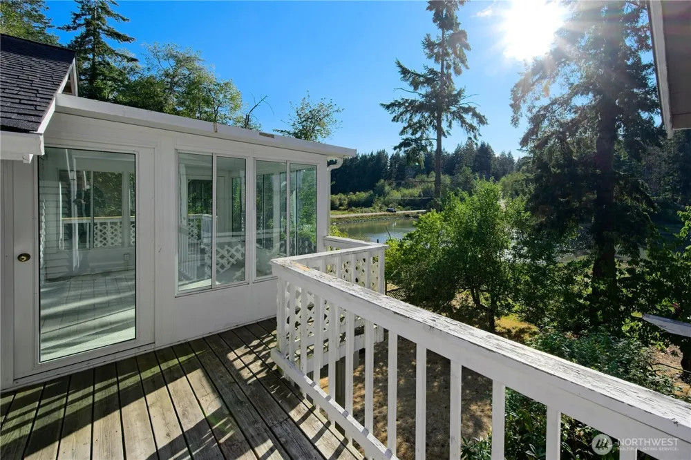 15449 Virginia Point Road NE Poulsbo, WA 98370