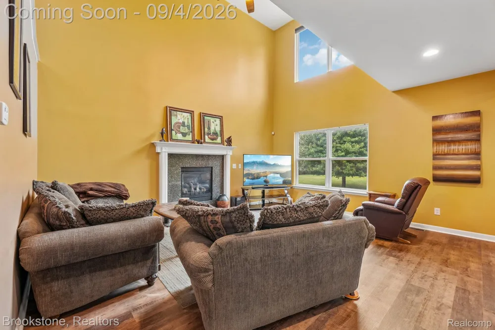 2633 Groveland Road Groveland Township, MI 48462