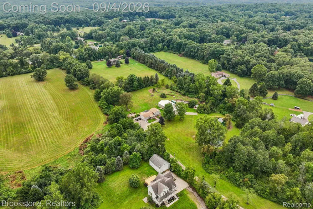 2633 Groveland Road Groveland Township, MI 48462