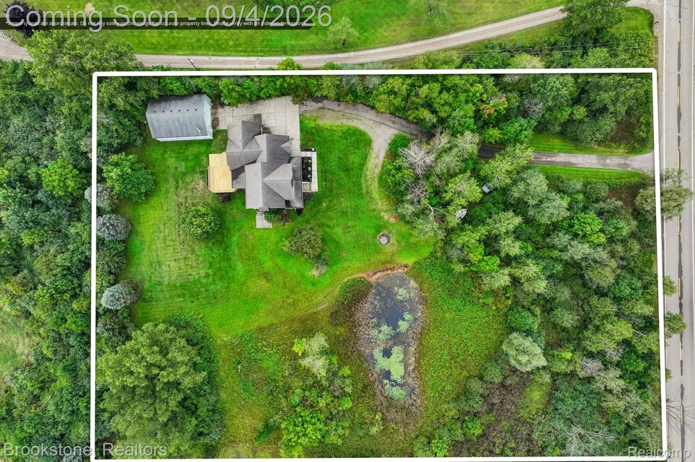 2633 Groveland Road Groveland Township, MI 48462