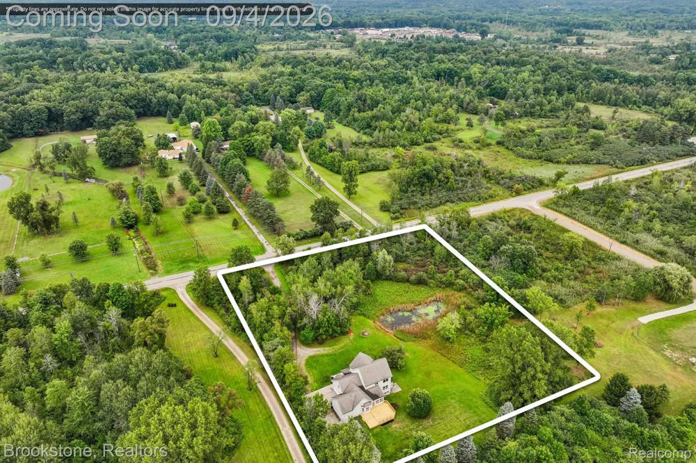 2633 Groveland Road Groveland Township, MI 48462
