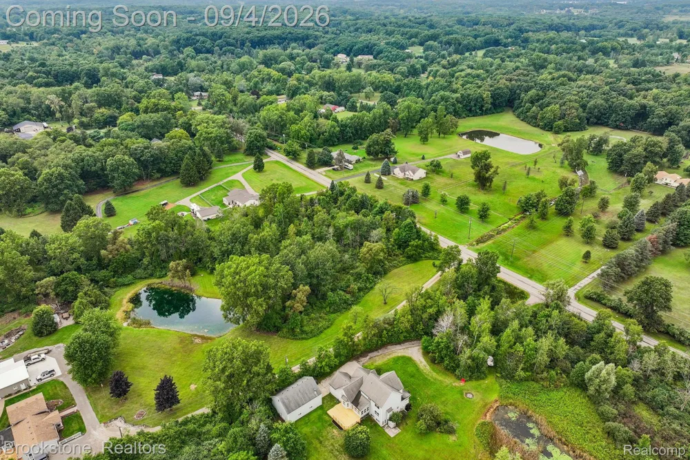 2633 Groveland Road Groveland Township, MI 48462