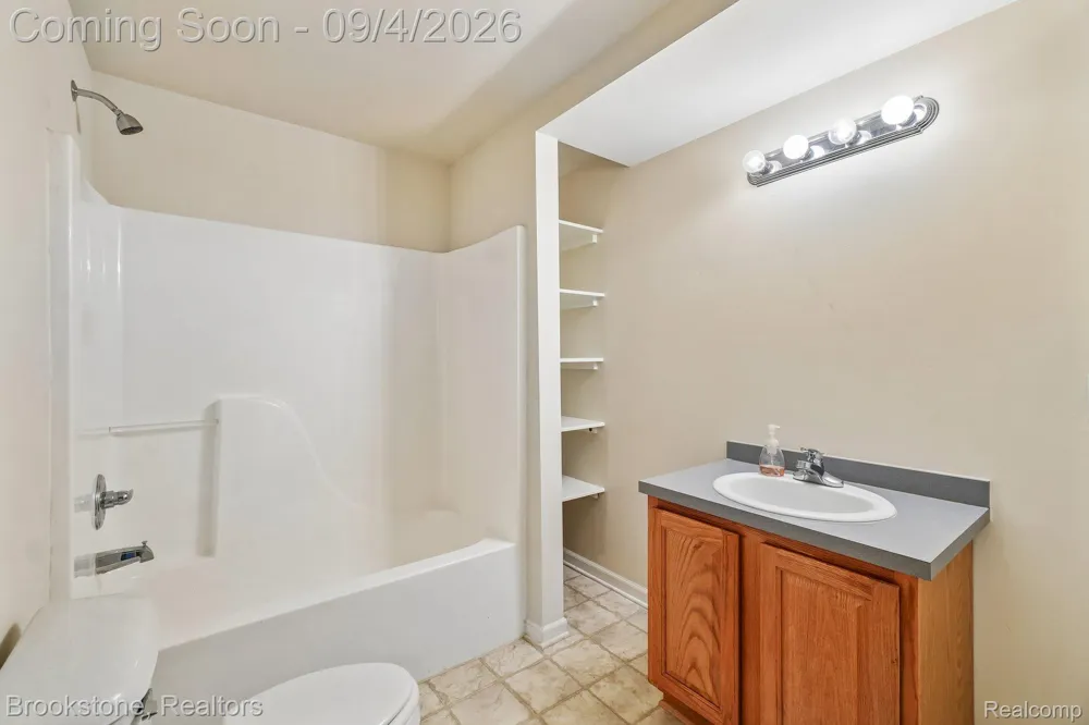2633 Groveland Road Groveland Township, MI 48462