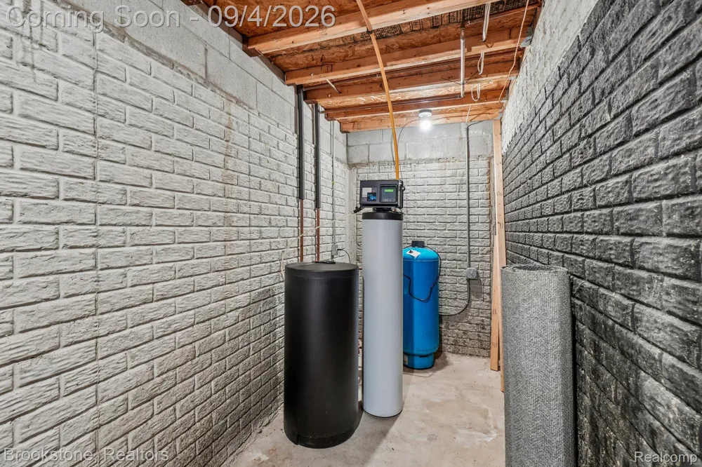 2633 Groveland Road Groveland Township, MI 48462