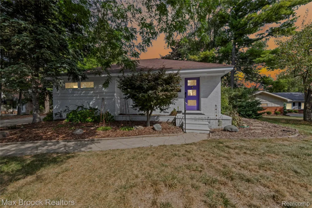 2665 Middlebelt Road West Bloomfield Charter Township, MI 48324