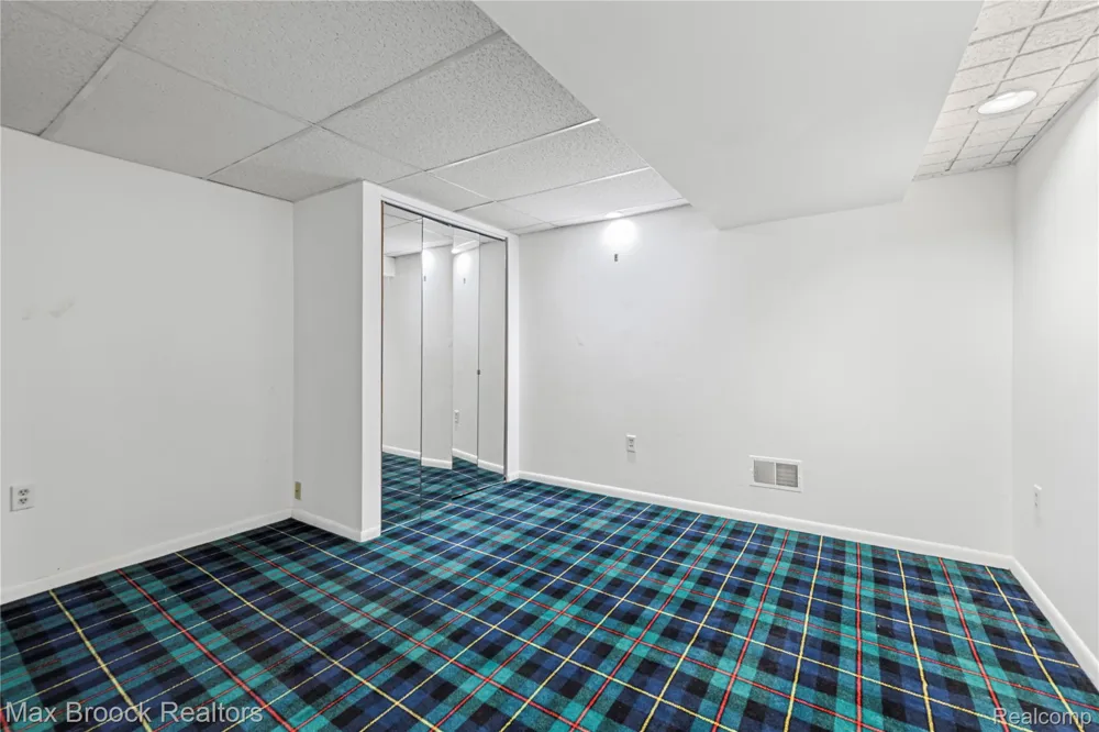 2665 Middlebelt Road West Bloomfield Charter Township, MI 48324