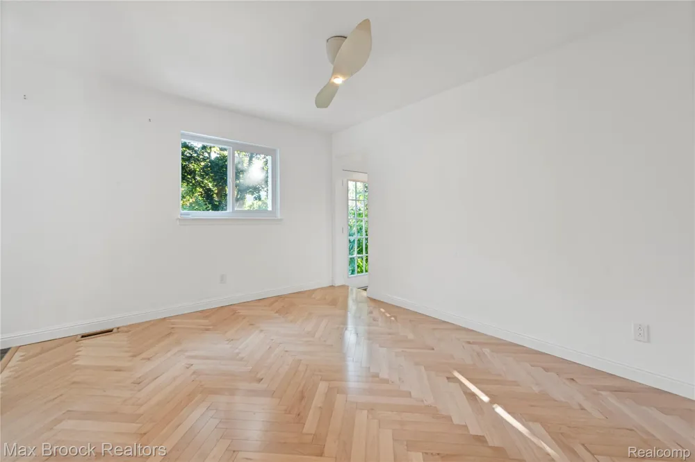 2665 Middlebelt Road West Bloomfield Charter Township, MI 48324