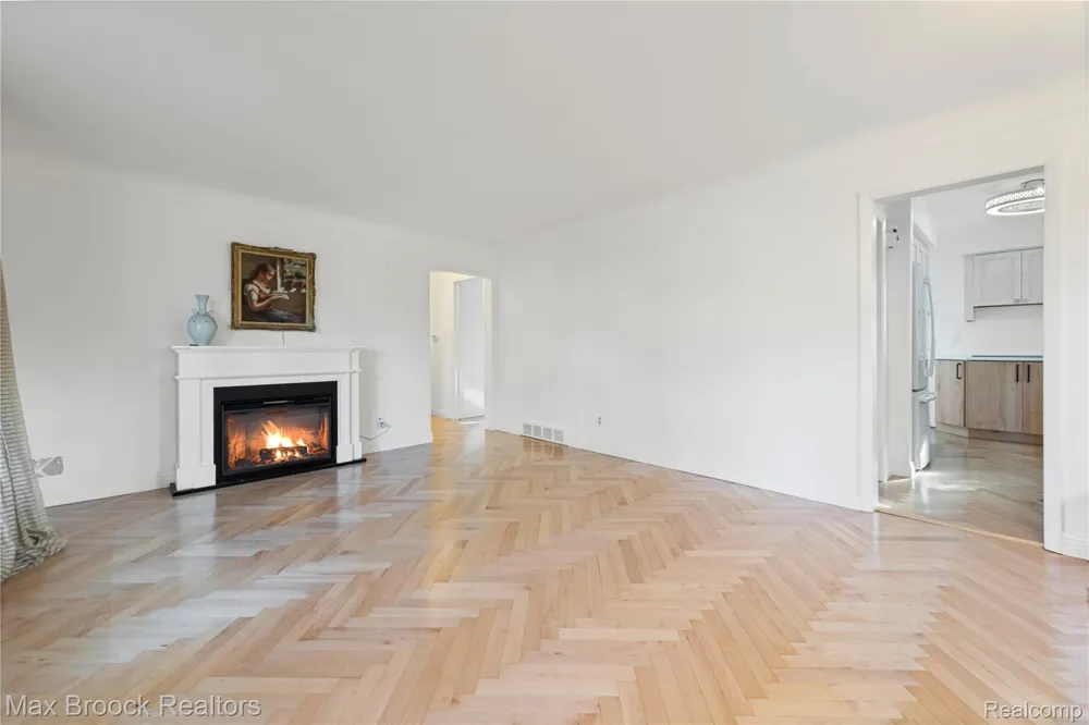 2665 Middlebelt Road West Bloomfield Charter Township, MI 48324