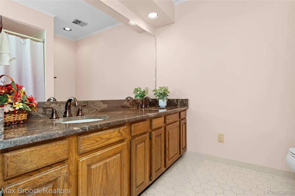 31223 Country Ridge Circle Farmington Hills City, MI 48331