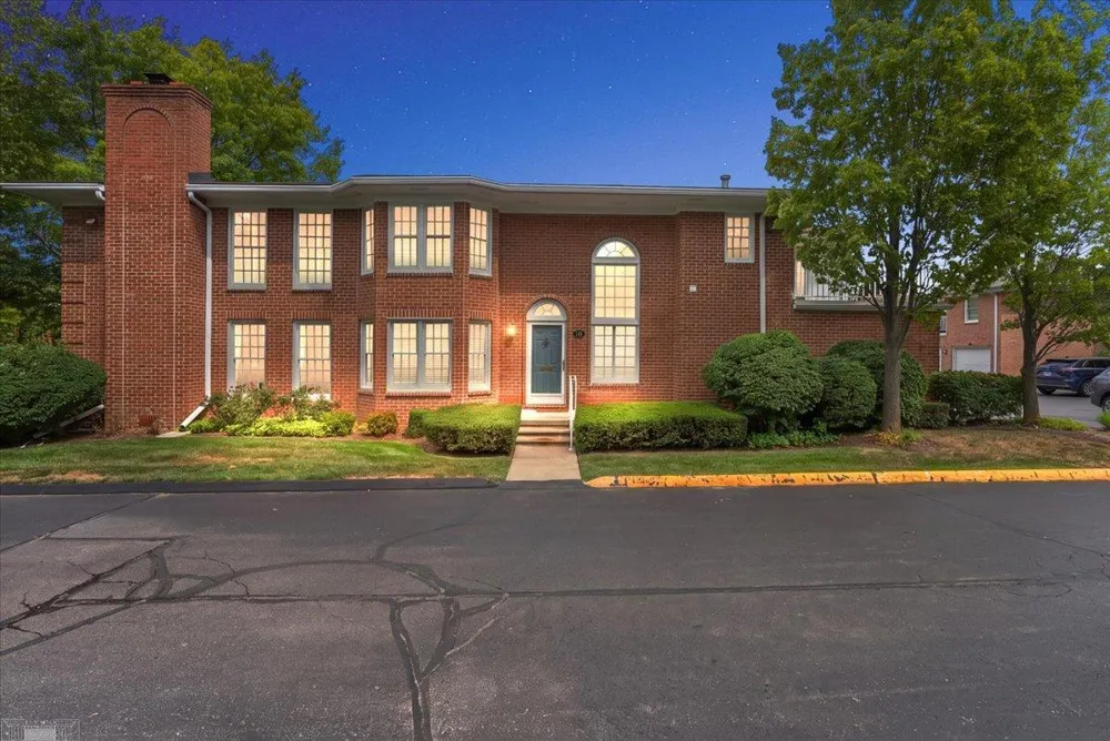 141 Windwood Pointe Road St Clair Shores City, MI 48080