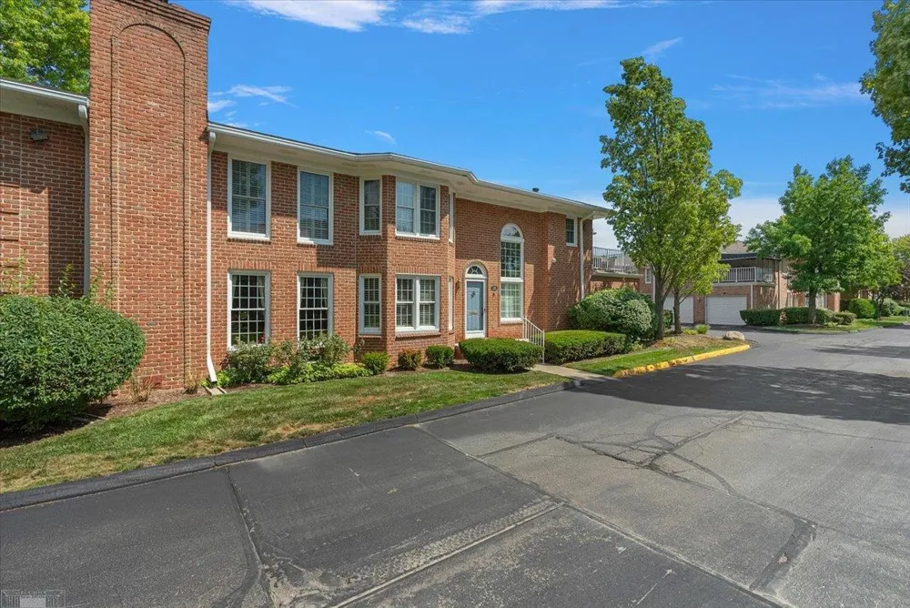 141 Windwood Pointe Road St Clair Shores City, MI 48080